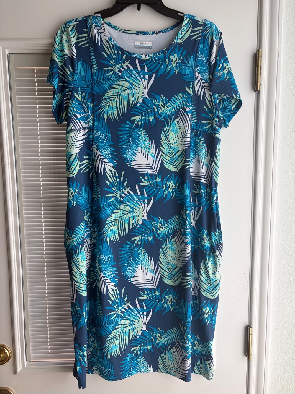 Columbia Women’s Navy & Teal Leaf-Print Swim Coverup